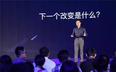 小鵬汽車放出2019年融資300億的豪言，但什么是何小鵬所說的智能汽車上半場和下半場？