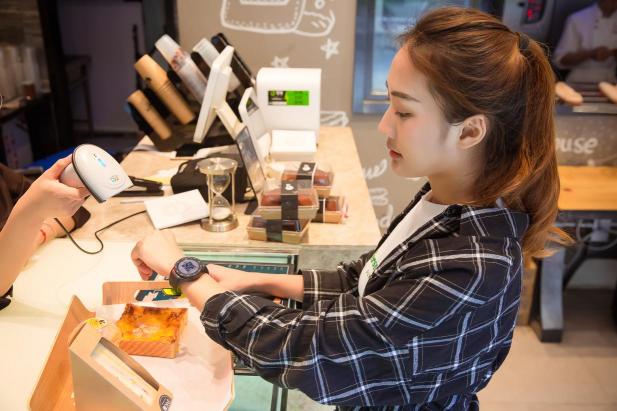 Apple Watch 4發(fā)布了，安卓手機(jī)用戶如何選擇呢？