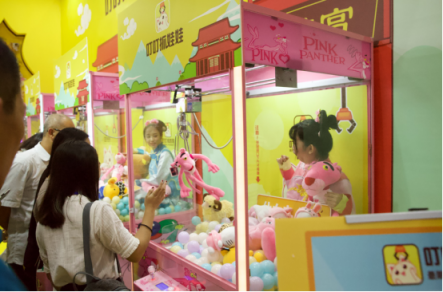 叮叮抓娃娃亮相GTI廣州展，美女娃娃機(jī)引爆全場(chǎng)