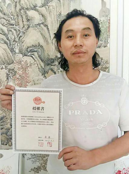 客廳沙發(fā)墻掛什么好？易從網(wǎng)名人字畫裝飾風(fēng)水順暢財運旺！