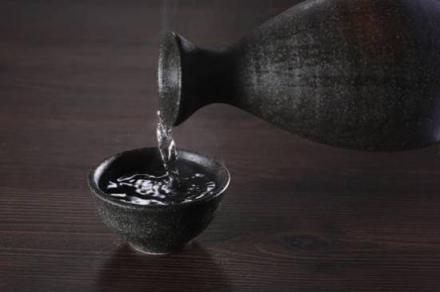 貴釀酒業(yè)，助力2018夏季達沃斯新浪財經之夜，為新財智人群提供高標準醬酒