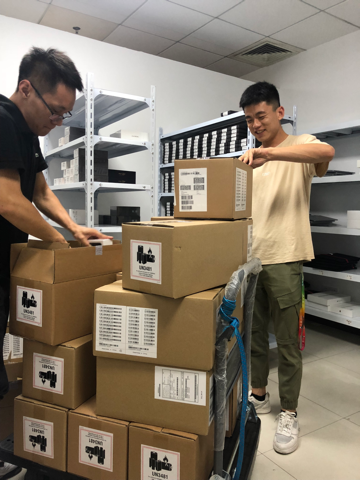 iPhoneXs首發(fā)日，機(jī)蜜凌晨打包，打響租機(jī)第一槍