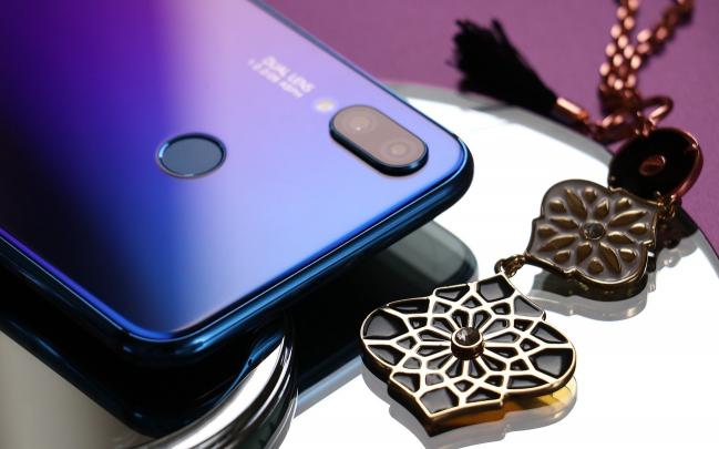 讓關(guān)曉彤閃耀時(shí)裝周的華為nova3i，現(xiàn)推出6GB+128GB版供你暢快爽玩