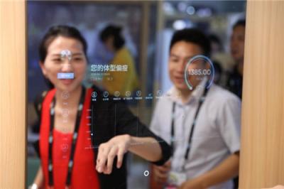 刷臉支付、無(wú)人店、VR購(gòu)物…… 蘇寧運(yùn)用科技助力消費(fèi)升級(jí)