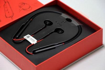 1MORE便攜頸掛電競(jìng)耳機(jī)，聽聲辨位帶你天天吃雞