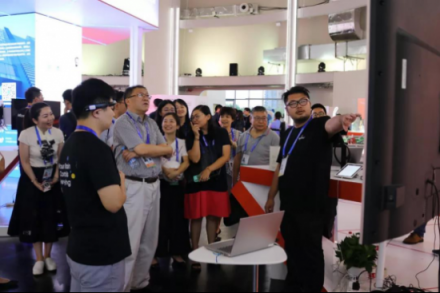 意念控制要成真？BrainCo成上海人工智能展的網(wǎng)紅展位！