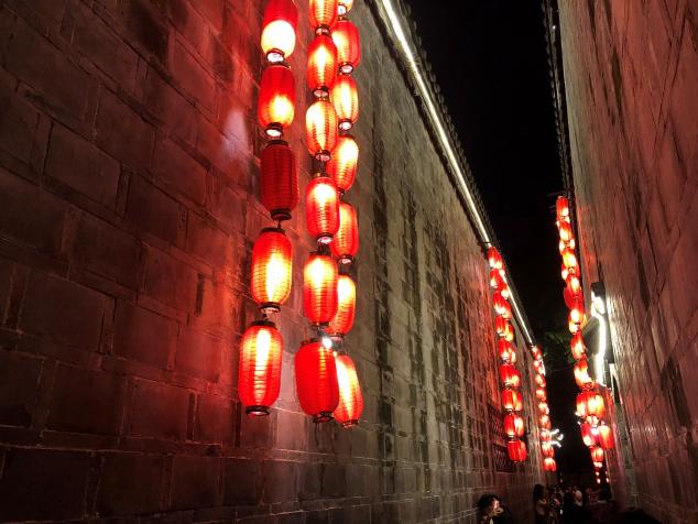誰(shuí)是暗夜之王，華為P20 Pro和iPhone XS暗拍對(duì)比