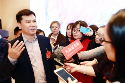 榮膺“百名杰出民營企業(yè)家”，張近東勇立智慧零售潮頭