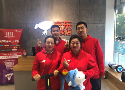 90后店長郭晨鑫：因?yàn)樾刨嚲〇|，所以選擇加盟京東專賣店