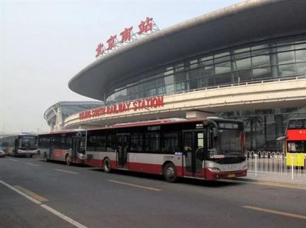 游客遠(yuǎn)道而來(lái)“難求一面”，崔永元開(kāi)面館獲追捧