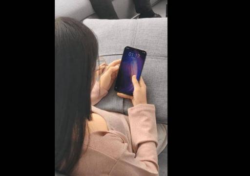魅族X8還有漸變色設計？網(wǎng)友：不好意思，只注意小姐姐