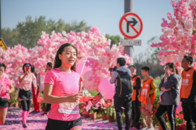 玫琳凱2018杭州國(guó)際女子馬拉松鮮花跑道正式亮相，粉色布局引爆浪漫少女心?