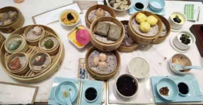 剛剛，我被善行者路上的小哥哥小姐姐暖哭了……