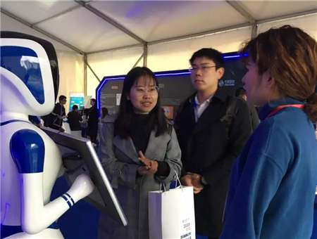 2018中國人工智能峰會完滿落幕,小曉機器人酷炫吸睛!