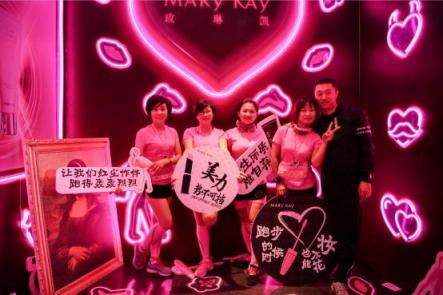 亮點頻出精彩紛呈—玫琳凱2018杭州國際女子馬拉松燃動杭城