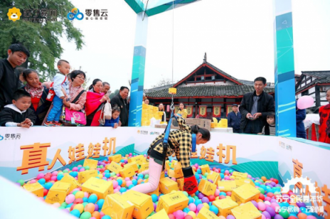 蘇寧“云游小鎮(zhèn)”現(xiàn)身成都街子鎮(zhèn)，老板夫婦請你“來耍”