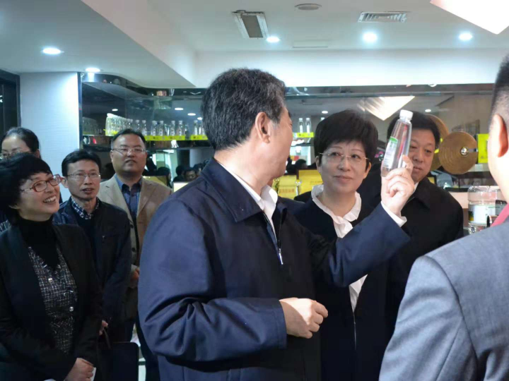 安徽省委常委、常務(wù)副省長(zhǎng)鄧向陽、合肥市市長(zhǎng)凌云一行蒞臨天地精華調(diào)研指導(dǎo)
