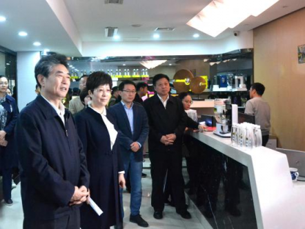 安徽省委常委、常務(wù)副省長(zhǎng)鄧向陽、合肥市市長(zhǎng)凌云一行蒞臨天地精華調(diào)研指導(dǎo)