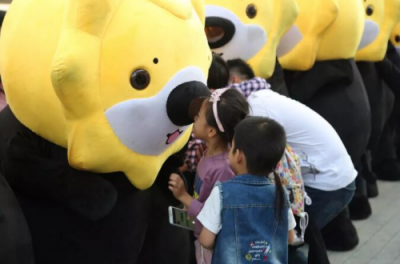 一票萌獅強(qiáng)勢霸街，沒想到這是蘇寧的“神操作”！