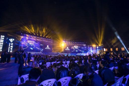 開闔之間，風(fēng)范盡顯 心系天下三星W2019耀世發(fā)布
