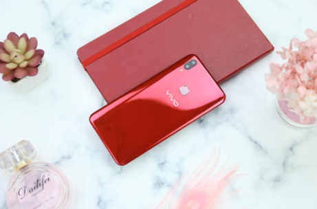 vivo Z1青春版上手體驗(yàn)：時(shí)尚外觀，旗艦實(shí)力