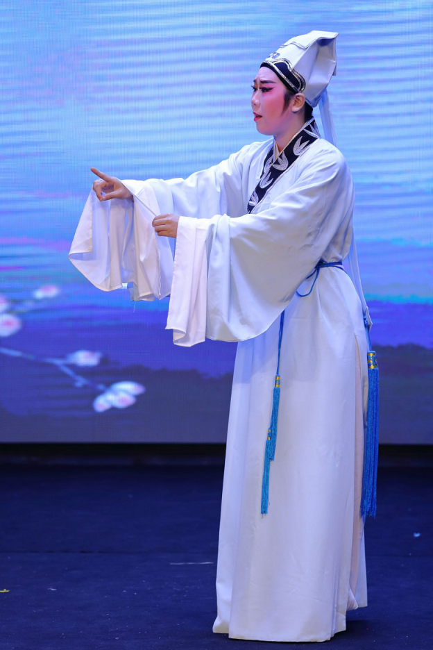 戲曲演員與華為麥芒7：年輕，在舞臺閃閃發(fā)光