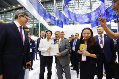 FlexPai柔派高交會(huì)再添鐵粉，柔宇CEO劉自鴻親自演示