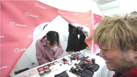 95后女生化妝后 男生竟想退貨！網(wǎng)友：自己長(zhǎng)啥樣心理沒數(shù)嗎？