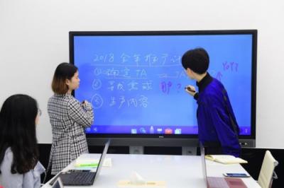 明基會議平板在側(cè)，頭腦風(fēng)暴會議無憂