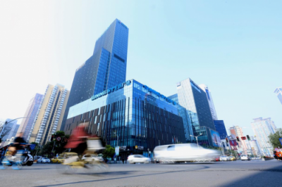 大浪淘沙終顯金，改革開放40年蘇寧乘風(fēng)破浪，與時(shí)代同行！