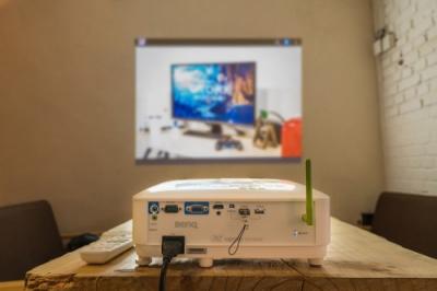 年末不減速！明基BenQ智能商務(wù)E580開啟倍速模式