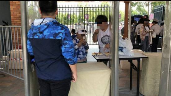 人民網(wǎng)四問迪士尼:憑什么搞“雙標”，歐美帶得亞洲就帶不得？