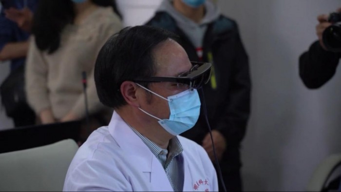 《人民日報》點贊中國戰(zhàn)疫黑科技引熱議，亮風臺AR眼鏡遠程診療超“硬核”