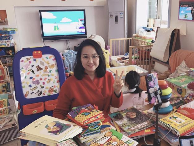 名校畢業(yè)，寶媽為女兒再攻讀博士，粉絲在抖音直播追著她傾訴帶娃煩惱
