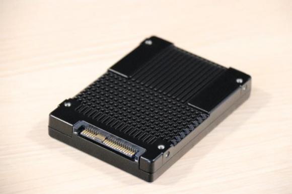 英特爾傲騰DC P4800X固態(tài)盤默默耕耘，不斷助力企業(yè)數(shù)據(jù)加速