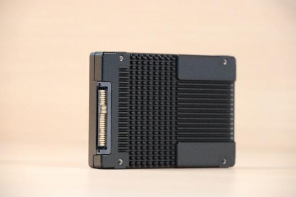 英特爾傲騰DC P4800X固態(tài)盤默默耕耘，不斷助力企業(yè)數(shù)據(jù)加速
