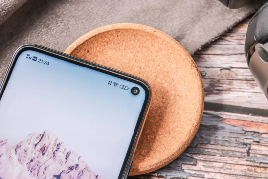 高刷屏?xí)r代已來(lái)， 2698起售的iqooneo3配置真的很香嗎？