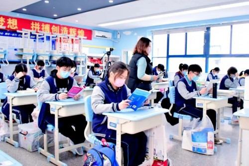 三雄極光助力學校復(fù)學 守住教室健康照明這一關(guān)