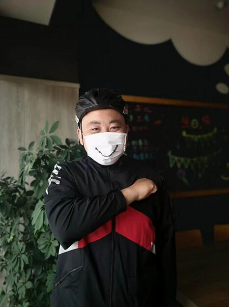 微笑日還能這樣玩兒？順豐同城急送騎士用口罩涂鴉傳遞溫度