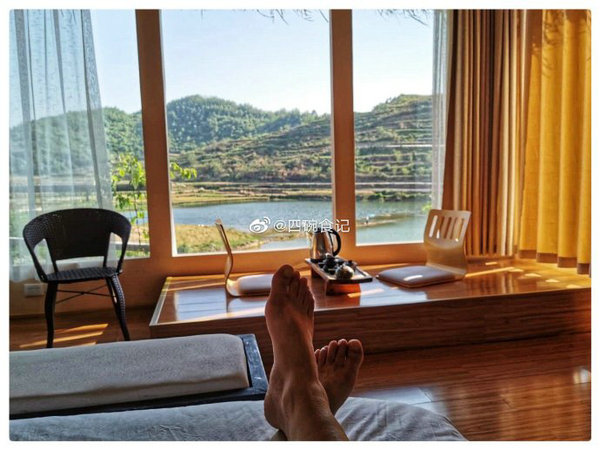 安順竟然藏著一家可以看“海”的民宿，絕美夕陽配美食，最宜發(fā)呆