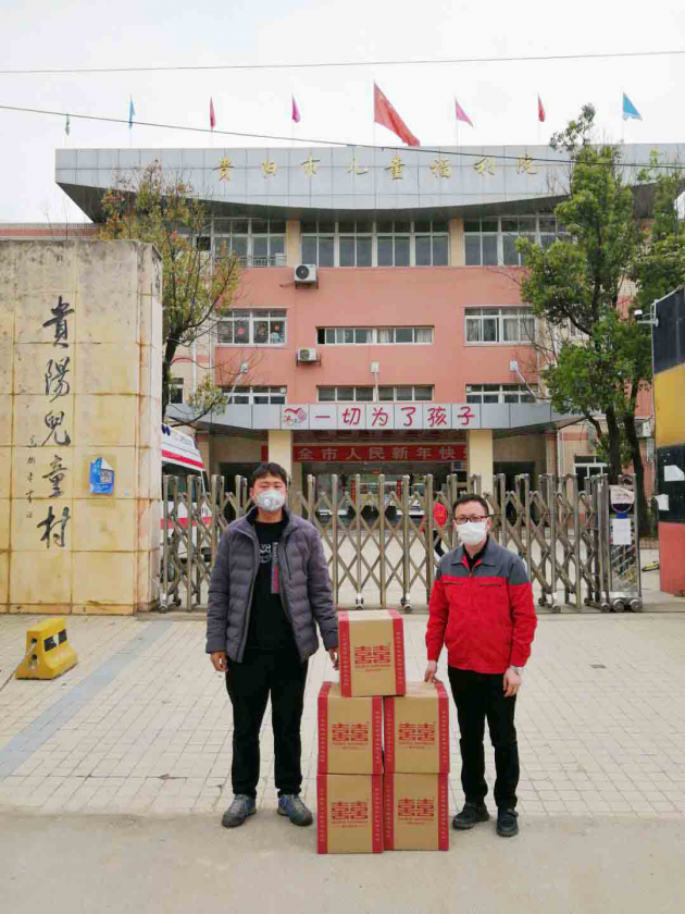同心同愛(ài) 雙喜一日向三地捐贈(zèng)安心消毒器