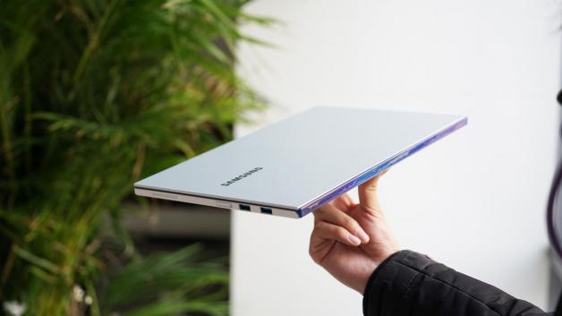 夏日清爽搭配，三星Galaxy Book Ion月光銀是首選