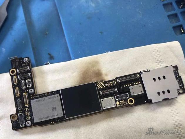 這就是iPhone 12的主板？