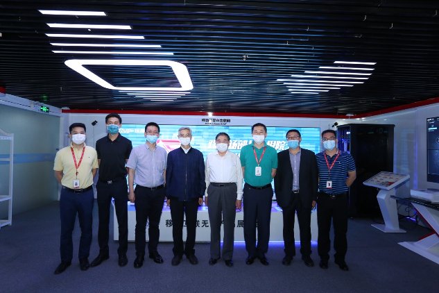 楊學(xué)山、倪光南考察銳捷 雙擎云桌面獲認(rèn)可