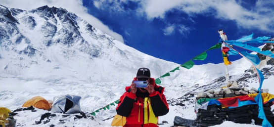 高人為峰，中國(guó)登山隊(duì)沖頂成功，榮耀30系列50倍長(zhǎng)焦見證珠峰新高度