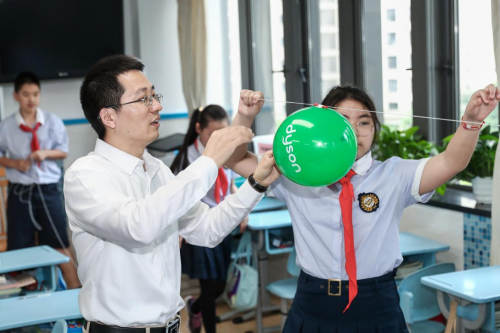 戴森通過上海市教委向六所中小學(xué)捐贈空氣凈化風(fēng)扇，為學(xué)生返校保駕護航