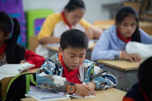 云端家長(zhǎng)會(huì)，給佤山留守兒童的特殊六一禮物