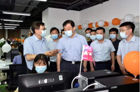 江西省委書記劉奇蒞臨軟通動力上饒公司調(diào)研指導(dǎo)