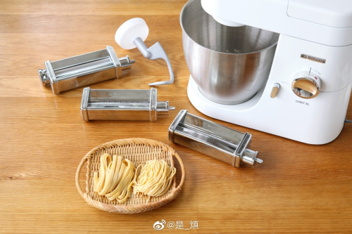 想從入門小白變身烘焙大神，有這臺凱伍德廚師機就夠了！