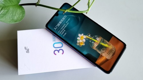 5G時(shí)代性價(jià)比高的手機(jī)來了！親民價(jià)格旗艦配置